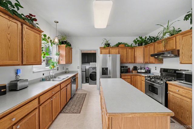 6230 Leighland Drive, Grand Blanc Charter Township, MI 48439