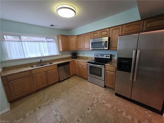 1032 Willow Green DR, Newport News, VA 23602