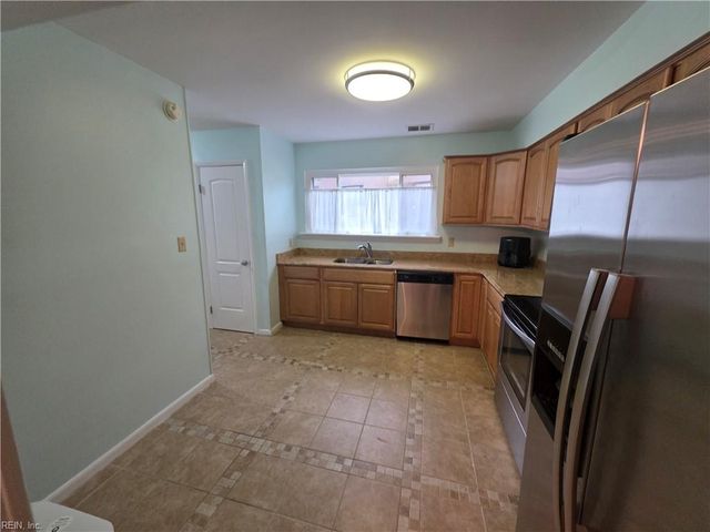 1032 Willow Green DR, Newport News, VA 23602