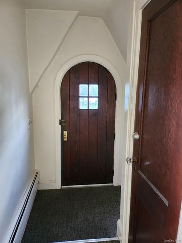283 Houston Avenue 2nd floor, Mineola, NY 11501
