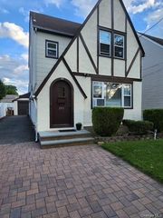 283 Houston Avenue 2nd floor, Mineola, NY 11501