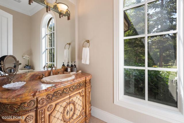 2062 E Walker Lane, Salt Lake City, UT 84117