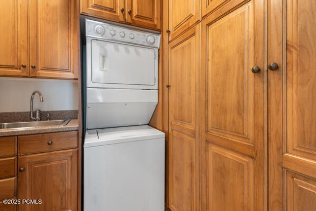 2062 E Walker Lane, Salt Lake City, UT 84117