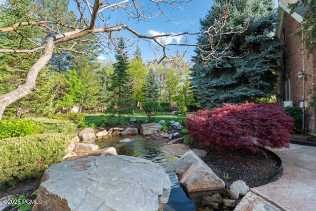 2062 E Walker Lane, Salt Lake City, UT 84117