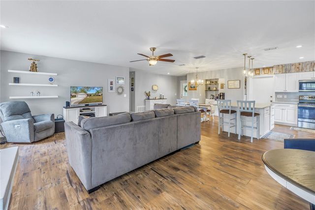 4806 COUNTRY HILLS DRIVE, Tampa, FL 33624