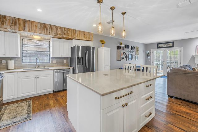 4806 COUNTRY HILLS DRIVE, Tampa, FL 33624