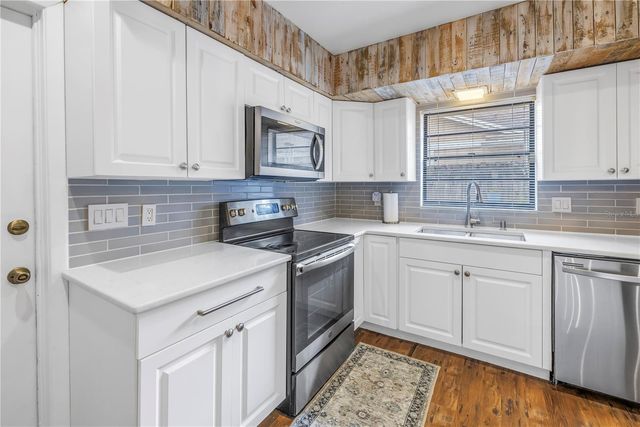 4806 COUNTRY HILLS DRIVE, Tampa, FL 33624