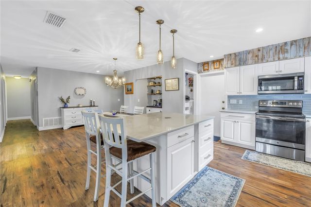 4806 COUNTRY HILLS DRIVE, Tampa, FL 33624