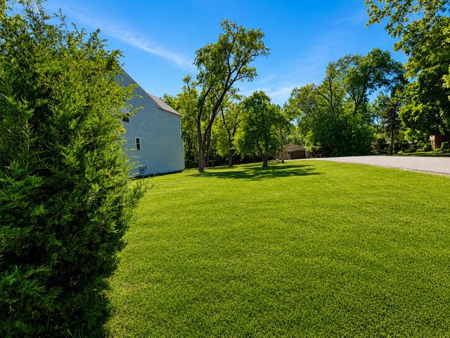 21365 W Ridge Road, Lake Zurich, IL 60047