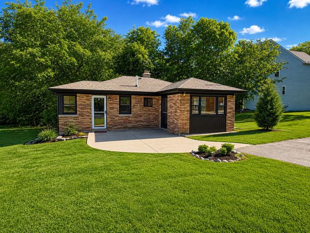 21365 W Ridge Road, Lake Zurich, IL 60047