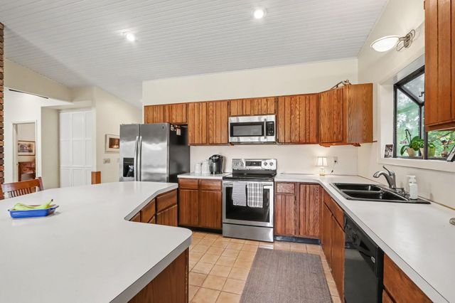 9808 Oak Forest Circle, Oshtemo Twp, MI 49009
