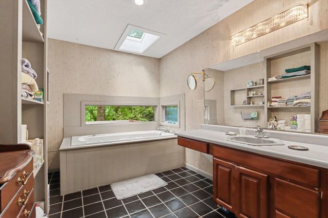 9808 Oak Forest Circle, Oshtemo Twp, MI 49009