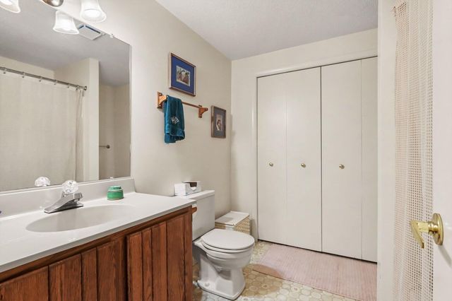 9808 Oak Forest Circle, Oshtemo Twp, MI 49009