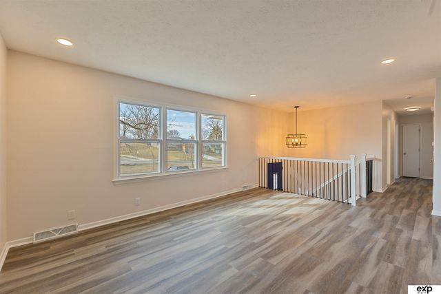 5041 S 93rd Street, Omaha, NE 68127