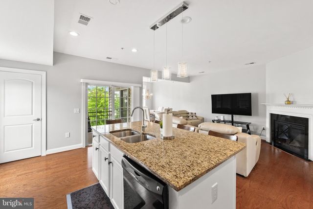 2111 ABBOTTSBURY WAY, Woodbridge, VA 22191