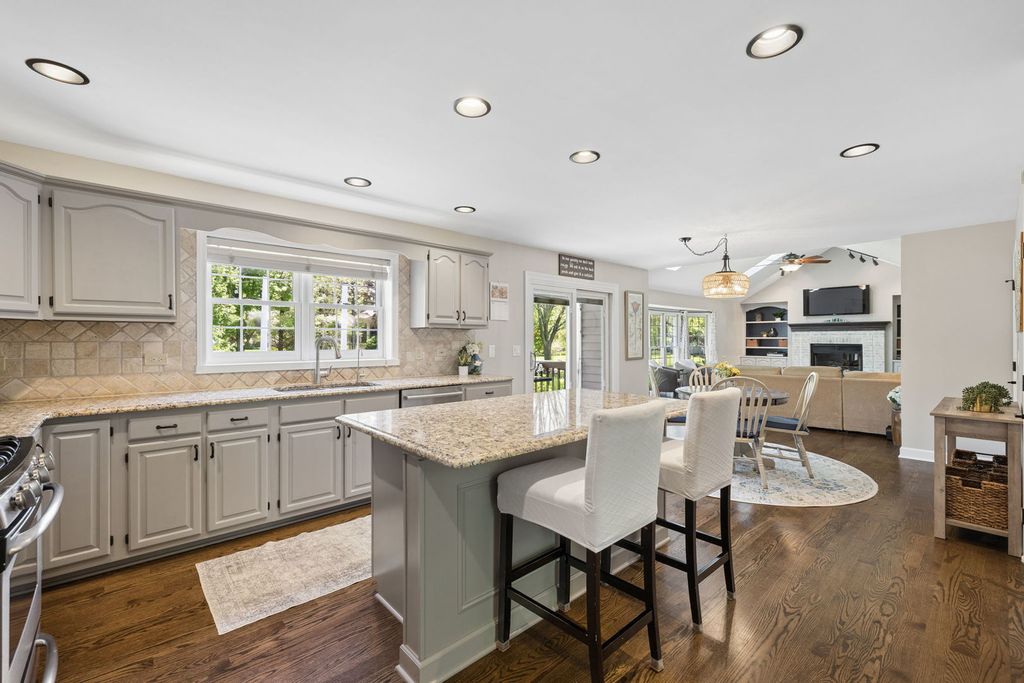 Image 18 of property listing at 2624 Wendy Drive, Naperville, IL 60565