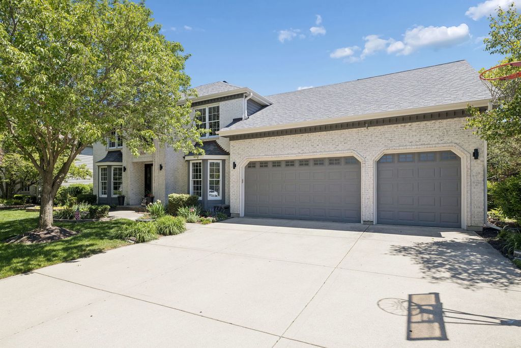Image 3 of property listing at 2624 Wendy Drive, Naperville, IL 60565