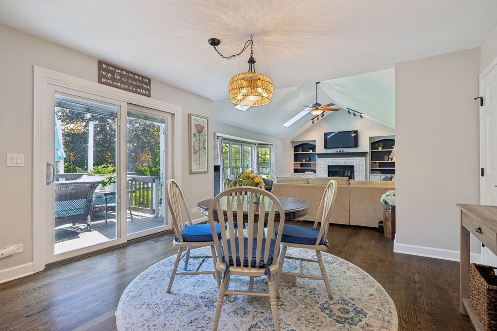 Image 21 of property listing at 2624 Wendy Drive, Naperville, IL 60565