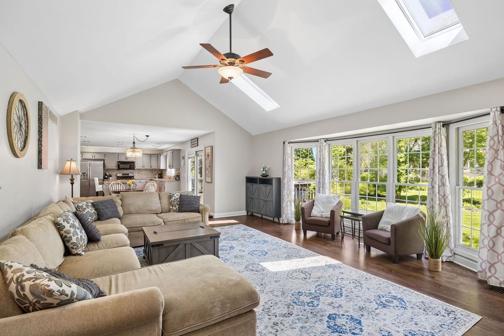 Image 23 of property listing at 2624 Wendy Drive, Naperville, IL 60565