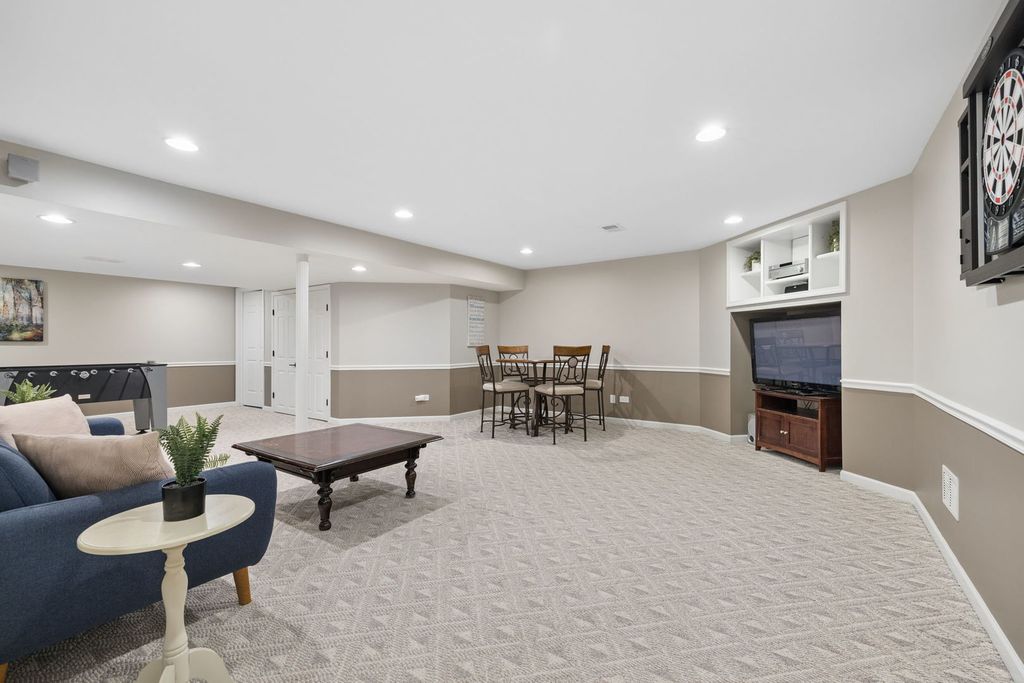 Image 37 of property listing at 2624 Wendy Drive, Naperville, IL 60565
