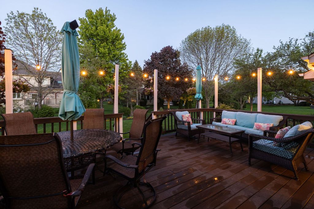 Image 8 of property listing at 2624 Wendy Drive, Naperville, IL 60565