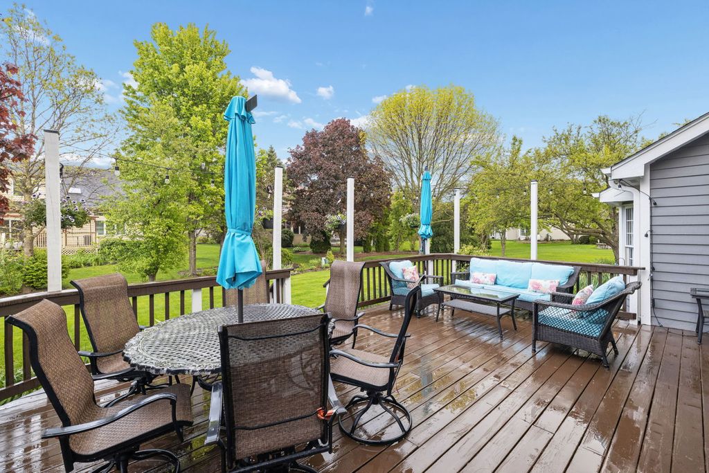 Image 9 of property listing at 2624 Wendy Drive, Naperville, IL 60565