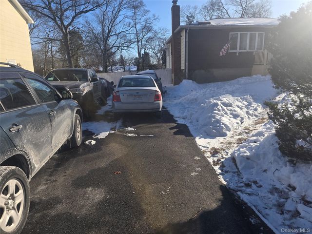 20 Birch Avenue, Farmingville, NY 11738