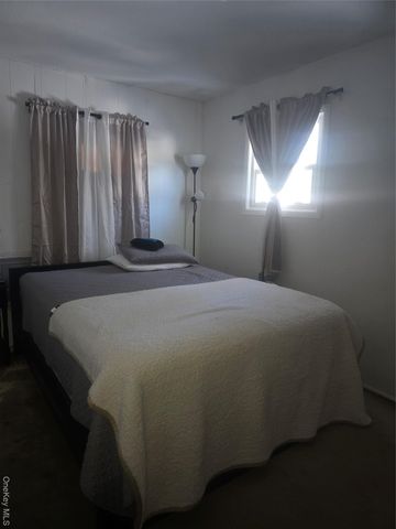 20 Birch Avenue, Farmingville, NY 11738