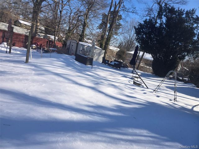 20 Birch Avenue, Farmingville, NY 11738