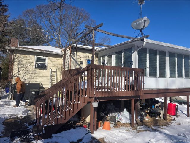 20 Birch Avenue, Farmingville, NY 11738