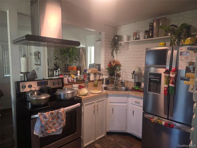 20 Birch Avenue, Farmingville, NY 11738