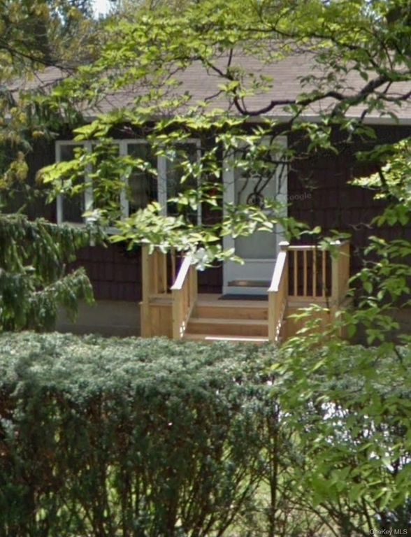 20 Birch Avenue, Farmingville, NY 11738