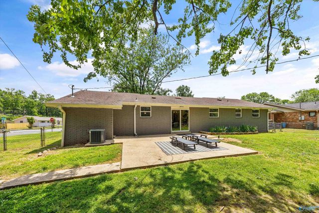 6525 Marsh Avenue NW, Huntsville, AL 35806