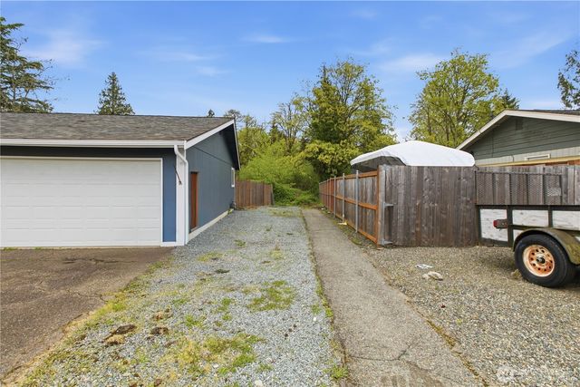 2419 Carlsbad Court, Puyallup, WA 98374