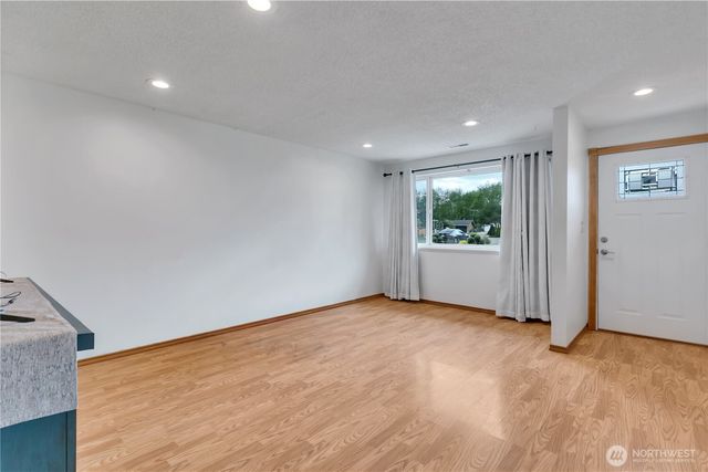 2419 Carlsbad Court, Puyallup, WA 98374