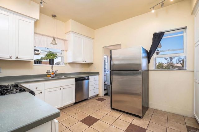 5120 CATOCTIN DR, San Diego, CA 92115