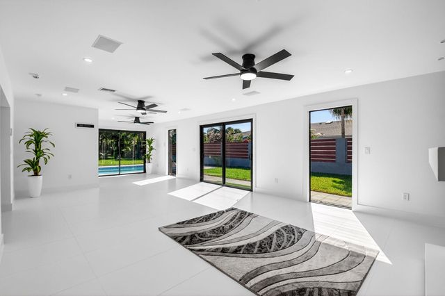 1410 Beta Court N, Lake Clarke Shores, FL 33406