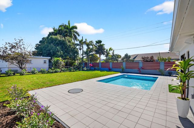 1410 Beta Court N, Lake Clarke Shores, FL 33406