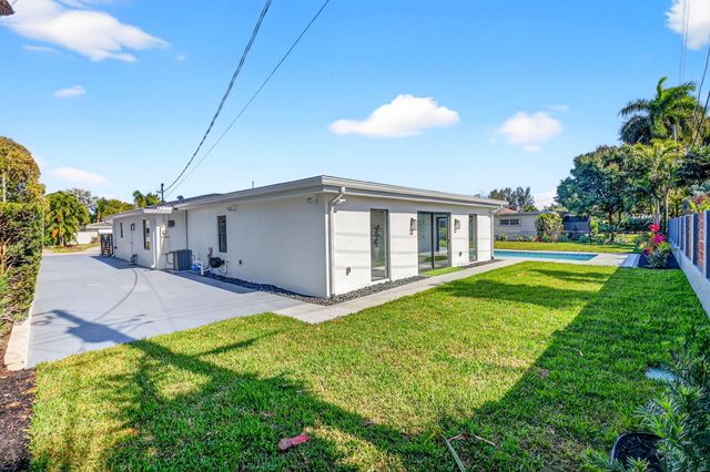 1410 Beta Court N, Lake Clarke Shores, FL 33406