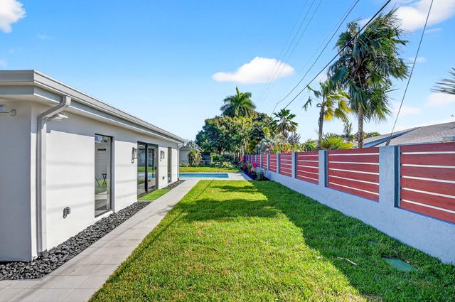 1410 Beta Court N, Lake Clarke Shores, FL 33406