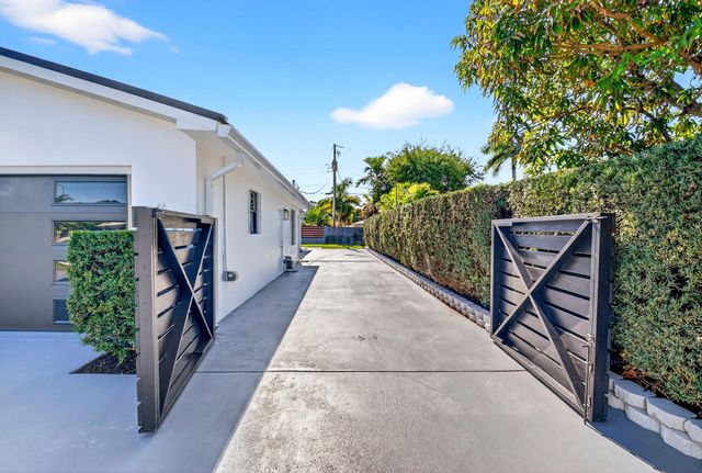 1410 Beta Court N, Lake Clarke Shores, FL 33406