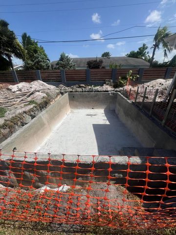 1410 Beta Court N, Lake Clarke Shores, FL 33406