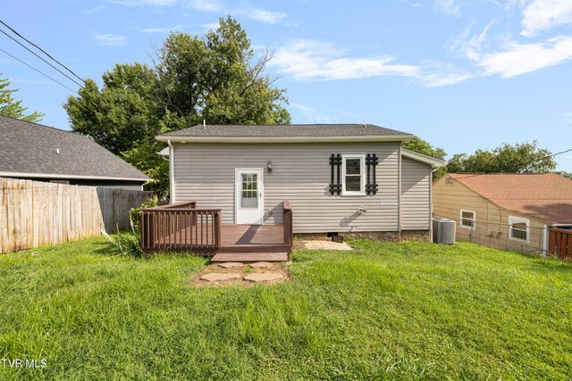 825 Hamilton Street, Johnson City, TN 37604