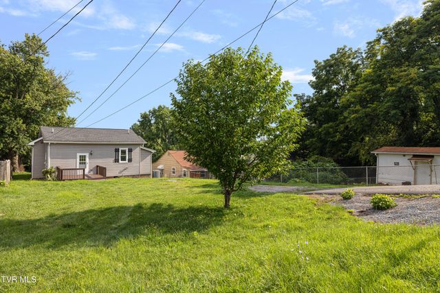 825 Hamilton Street, Johnson City, TN 37604