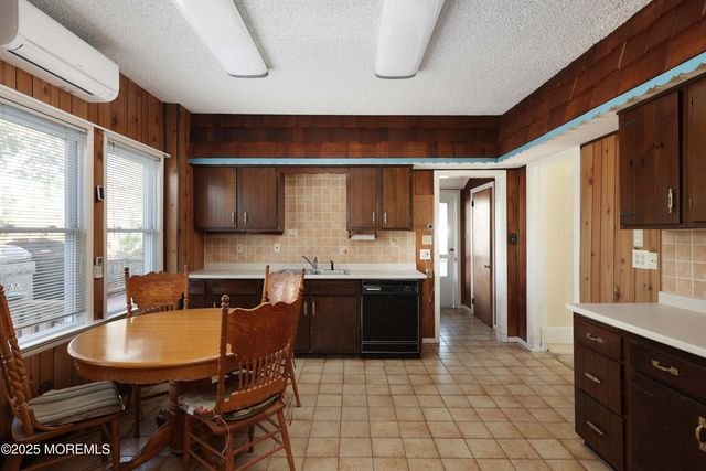 547 Brookside Drive, Toms River, NJ 08753