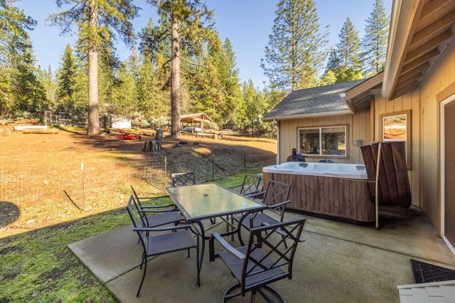 6843 Log Cabin Ln, Placerville, CA 95667
