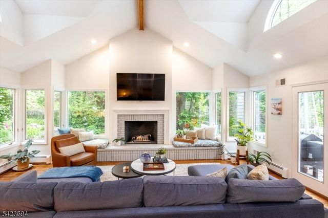 9 Warner Rd, Maplewood Twp., NJ 07040