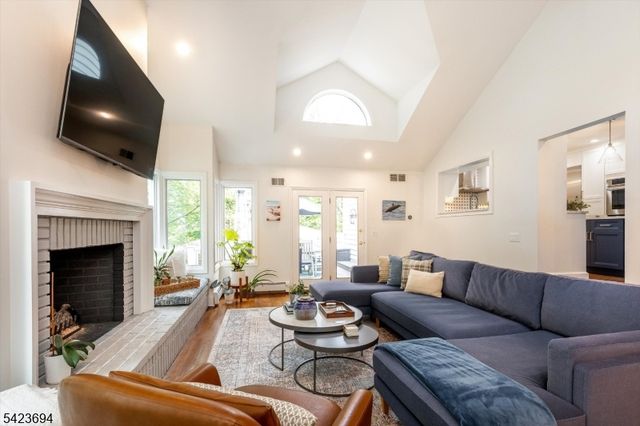 9 Warner Rd, Maplewood Twp., NJ 07040