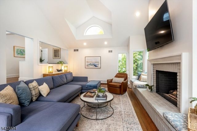 9 Warner Rd, Maplewood Twp., NJ 07040