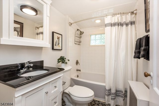 9 Warner Rd, Maplewood Twp., NJ 07040